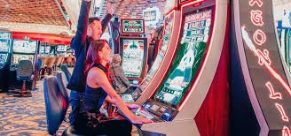 Suasana live casino online di ovobet dengan dealer langsung